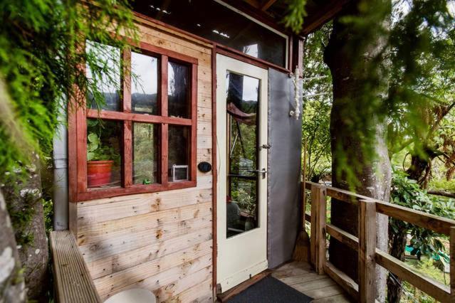 ホテル The Treehut At The Rabbithole, Upper Hutt Akatarawa エクステリア 写真